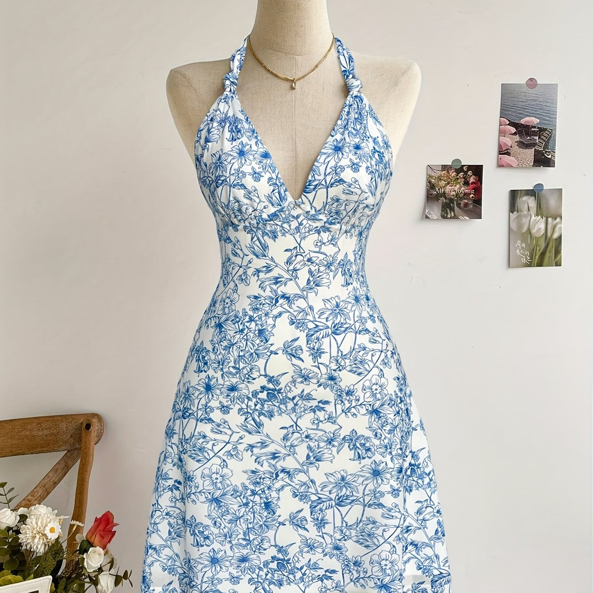 Elegant Blue Floral Print V-Neck Dress with Tie-Back Detail - Sleeveless, Knee-Length, Perfect for Spring\u002FSummer, Romantic Holiday Style, Floral Dress