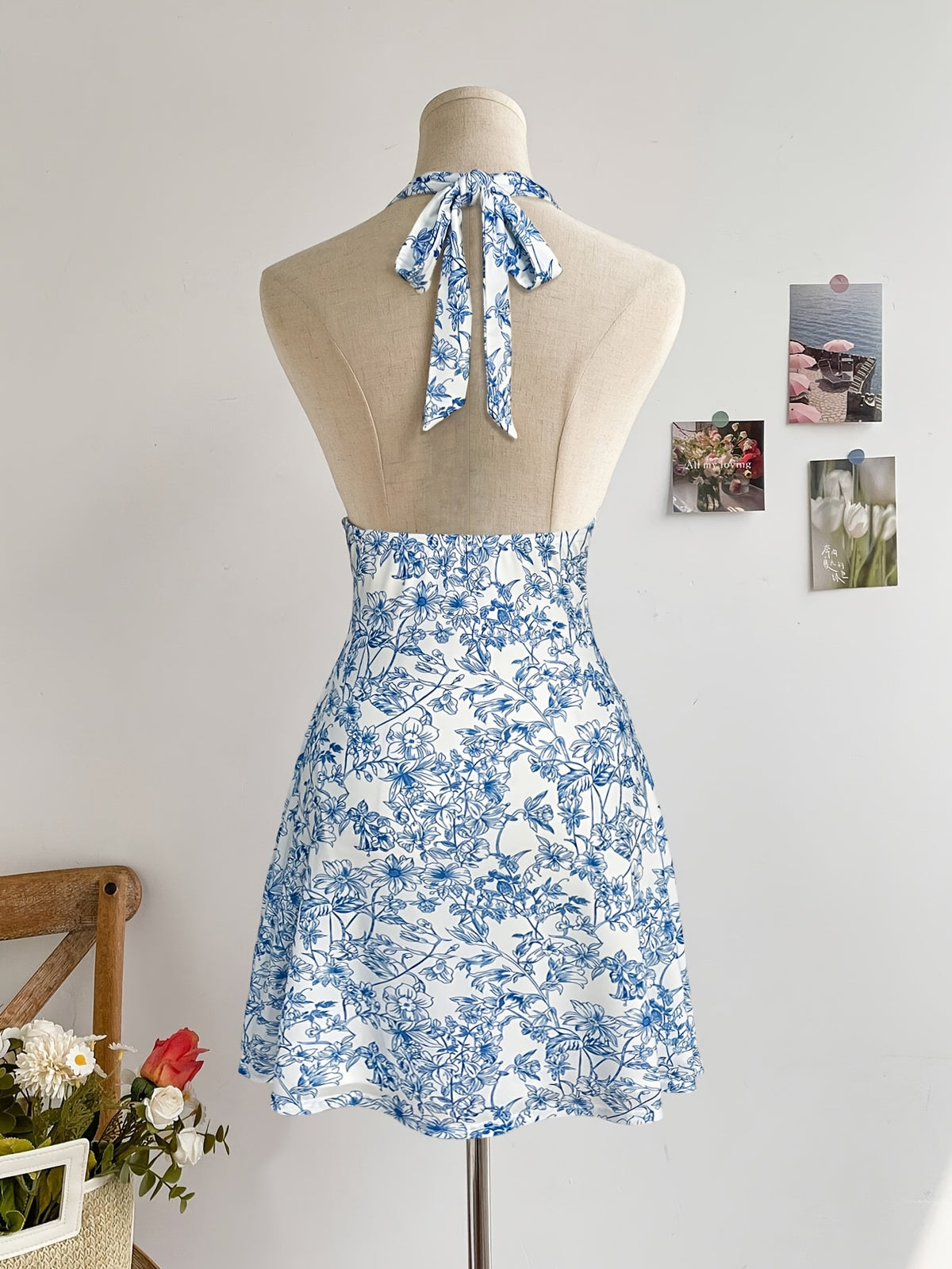 Elegant Blue Floral Print V-Neck Dress with Tie-Back Detail - Sleeveless, Knee-Length, Perfect for Spring\u002FSummer, Romantic Holiday Style, Floral Dress