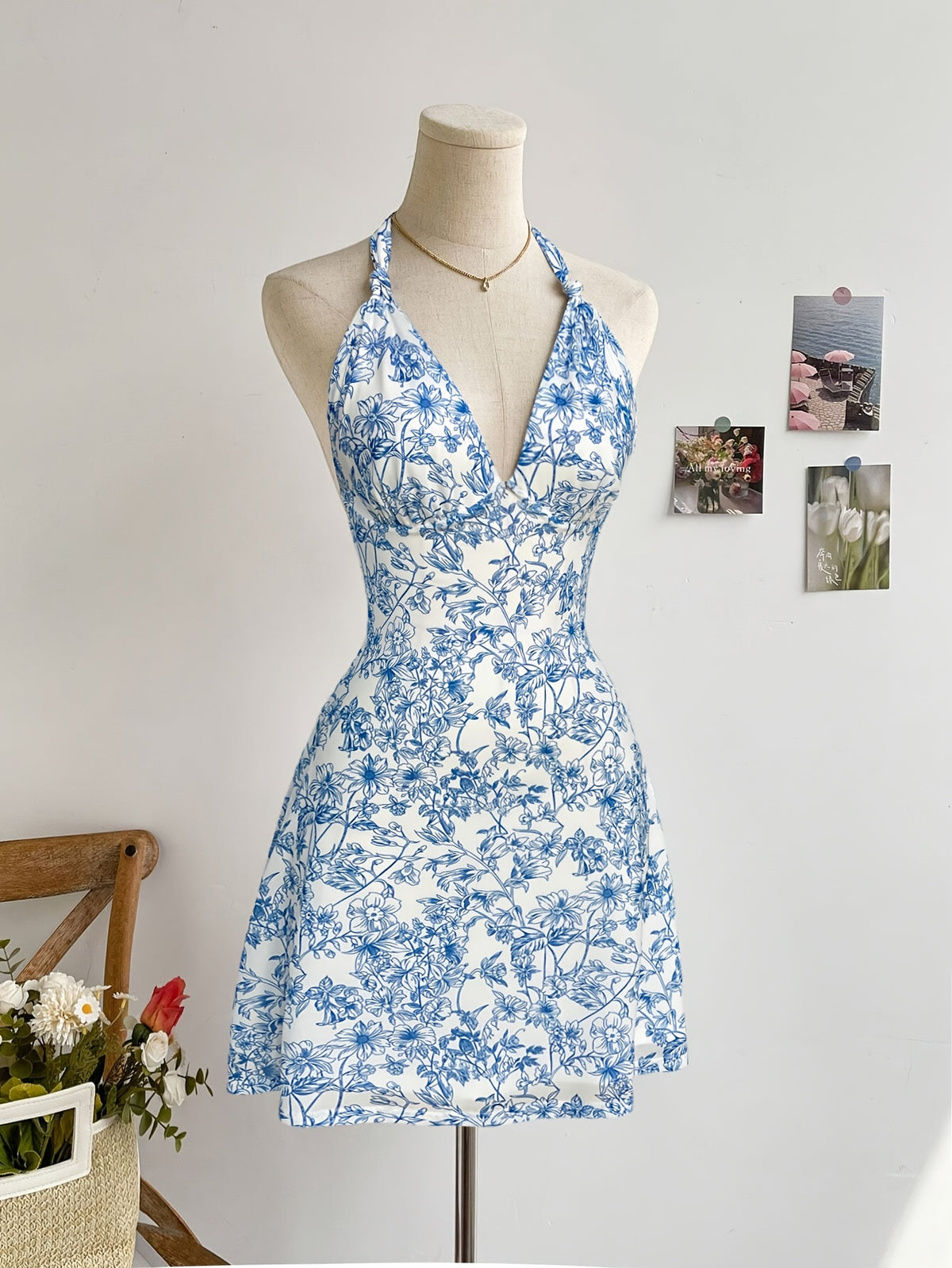 Elegant Blue Floral Print V-Neck Dress with Tie-Back Detail - Sleeveless, Knee-Length, Perfect for Spring\u002FSummer, Romantic Holiday Style, Floral Dress
